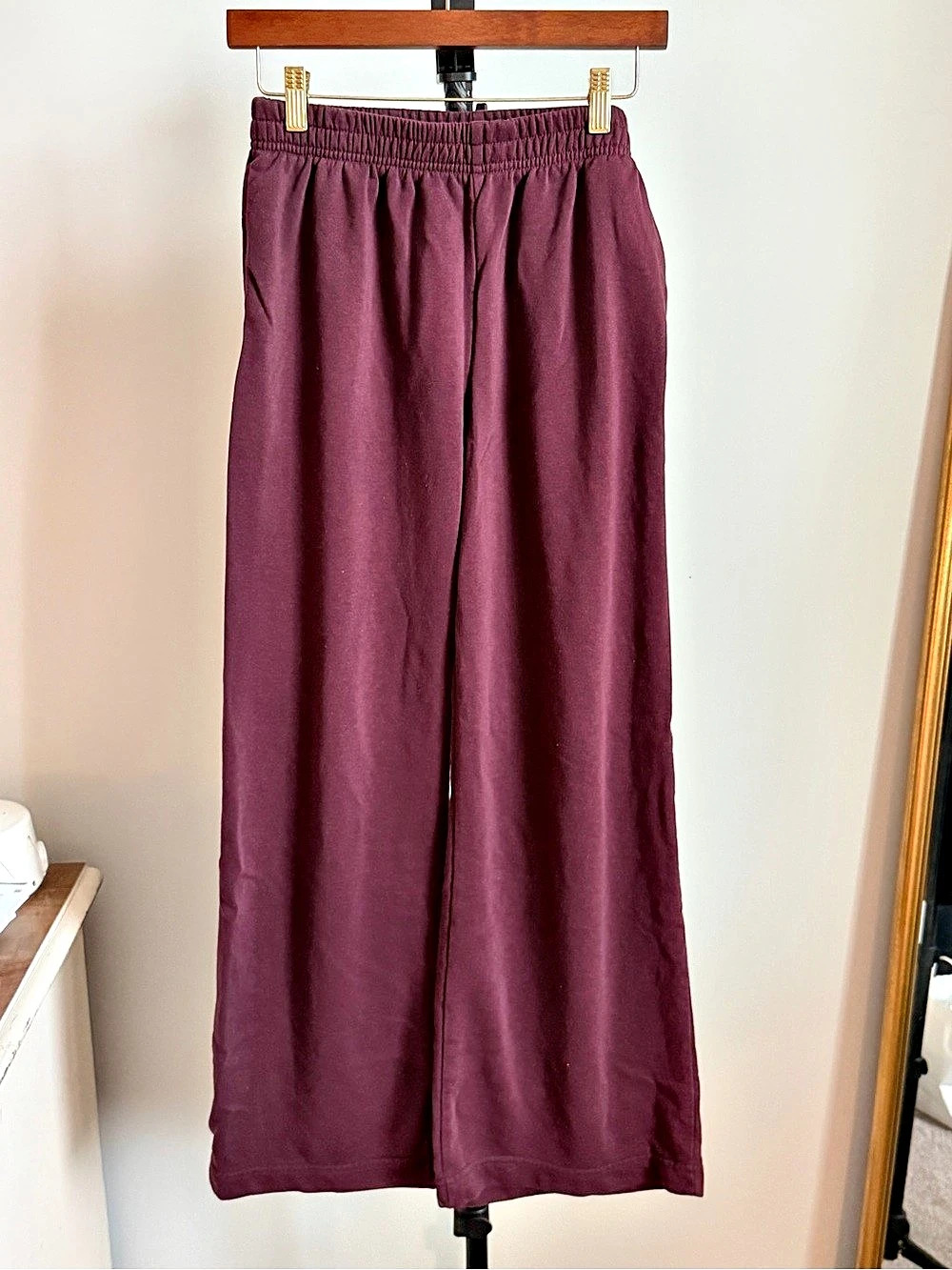 H&M Wide Leg Pants in Burgundy/Purple Size Medium Like New